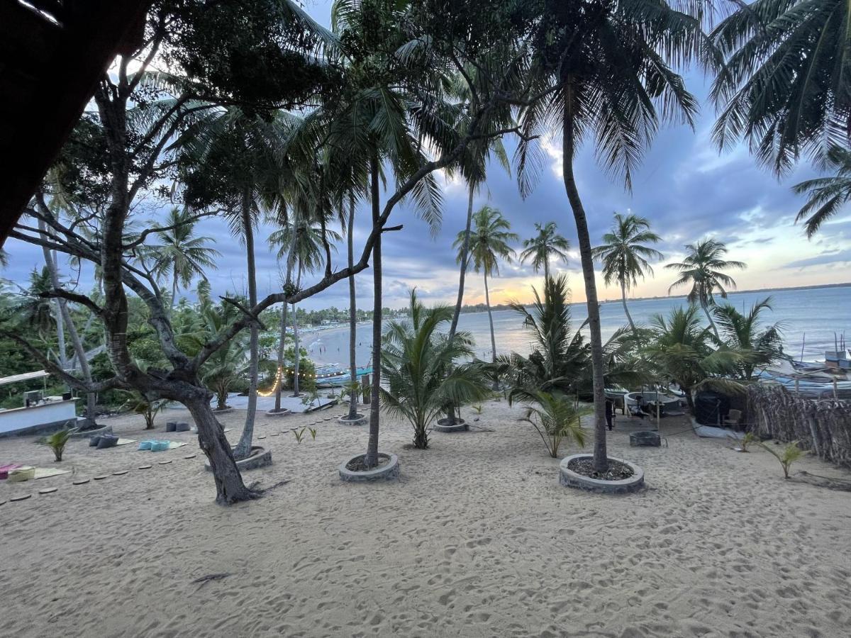 Lazy Bay Hotel Arugam Bay Buitenkant foto